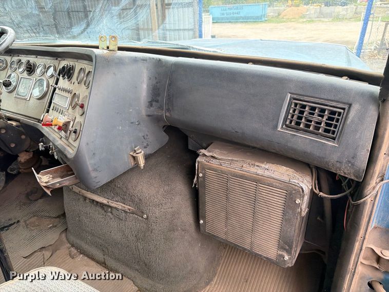 image for item FK3747 1986 Ford LTL 9000 dump truck