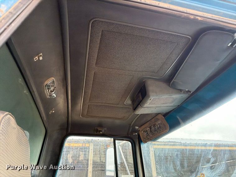 image for item FK3747 1986 Ford LTL 9000 dump truck
