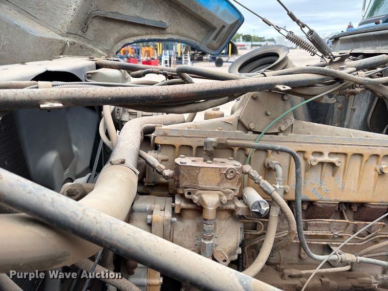 image for item FK3747 1986 Ford LTL 9000 dump truck