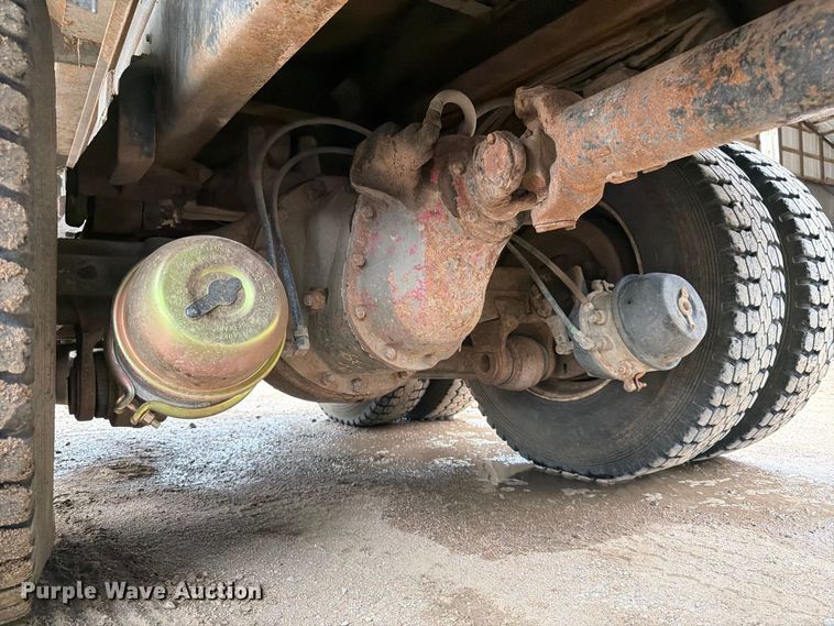image for item FK3747 1986 Ford LTL 9000 dump truck