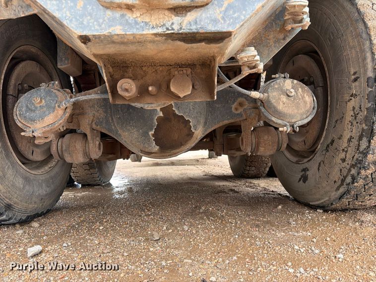 image for item FK3747 1986 Ford LTL 9000 dump truck