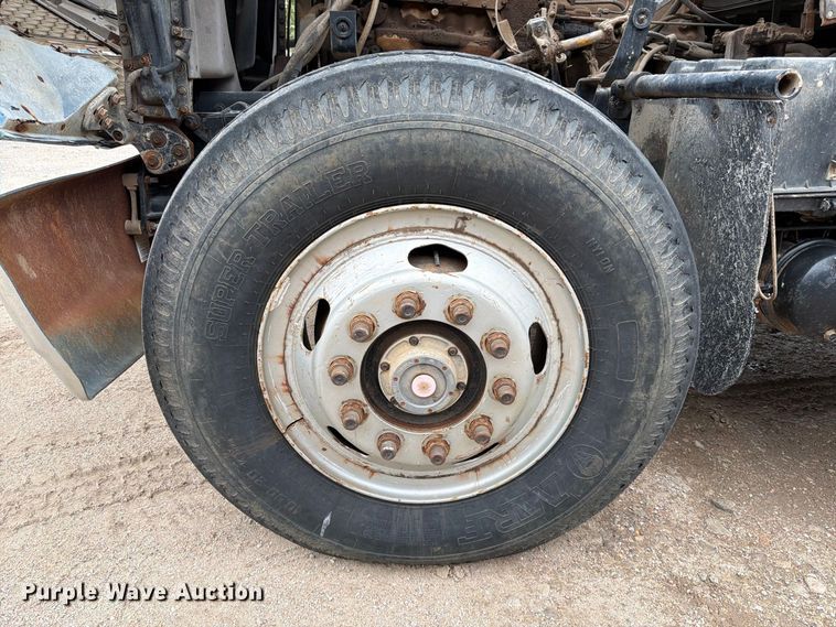 image for item FK3747 1986 Ford LTL 9000 dump truck