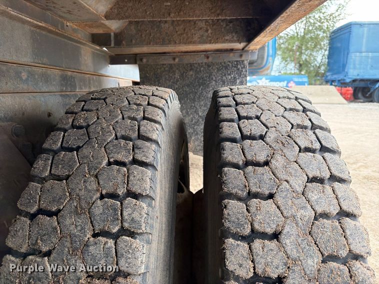 image for item FK3747 1986 Ford LTL 9000 dump truck