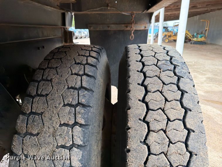 image for item FK3747 1986 Ford LTL 9000 dump truck