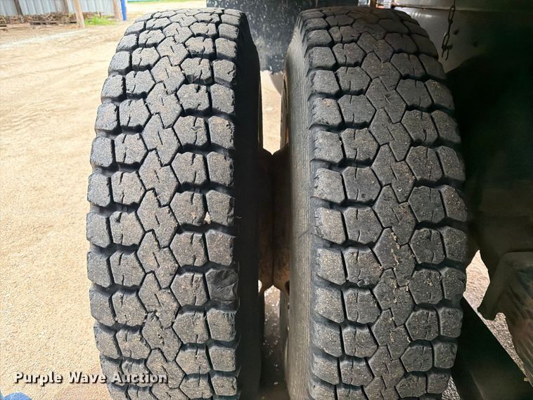image for item FK3747 1986 Ford LTL 9000 dump truck