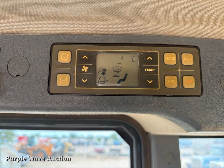 image for item FK3752 2012 Hyundai HL757-9 wheel loader