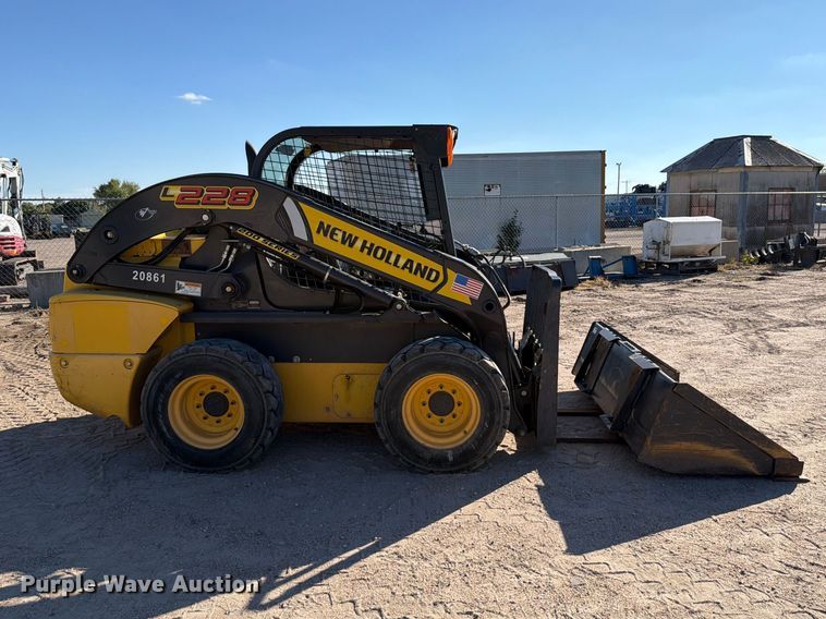 image for item FK3772 2016 New Holland L228 skid steer loader