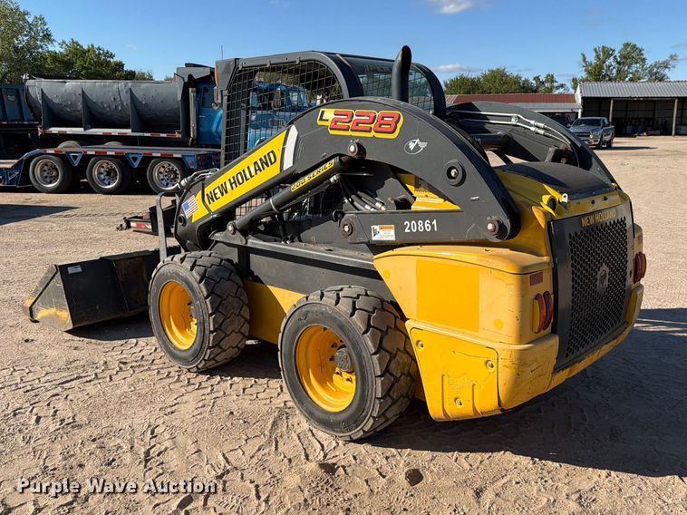 image for item FK3772 2016 New Holland L228 skid steer loader