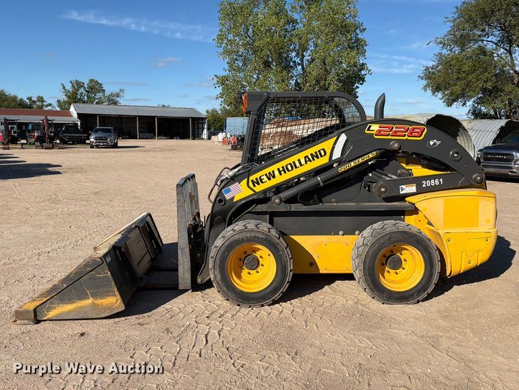 image for item FK3772 2016 New Holland L228 skid steer loader