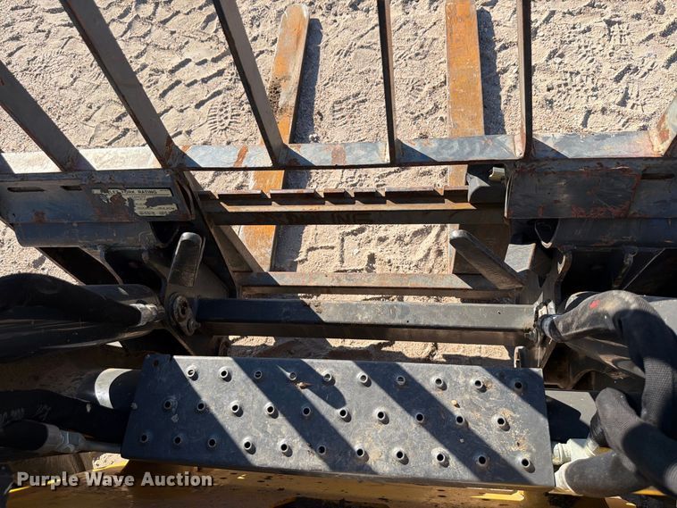 image for item FK3772 2016 New Holland L228 skid steer loader