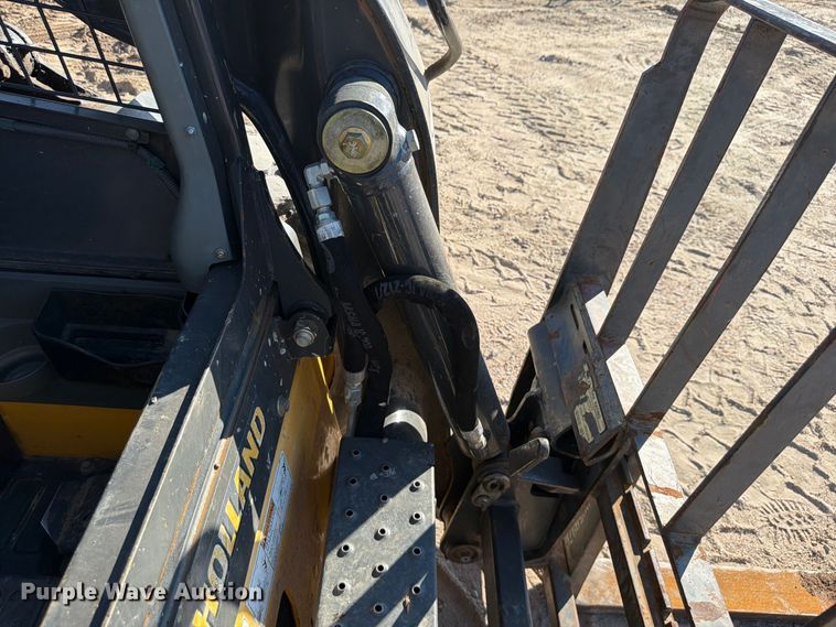 image for item FK3772 2016 New Holland L228 skid steer loader