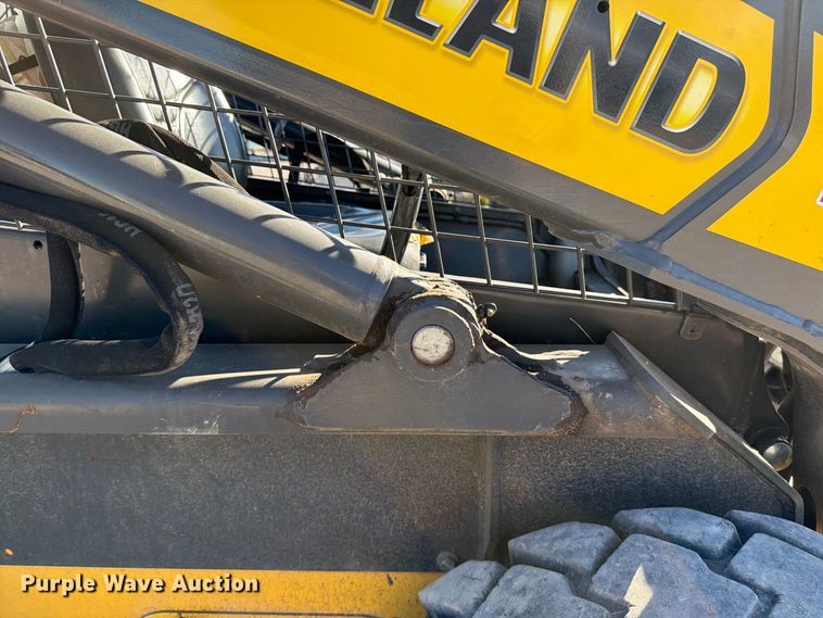 image for item FK3772 2016 New Holland L228 skid steer loader
