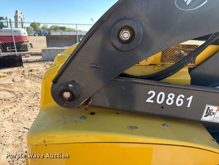 image for item FK3772 2016 New Holland L228 skid steer loader