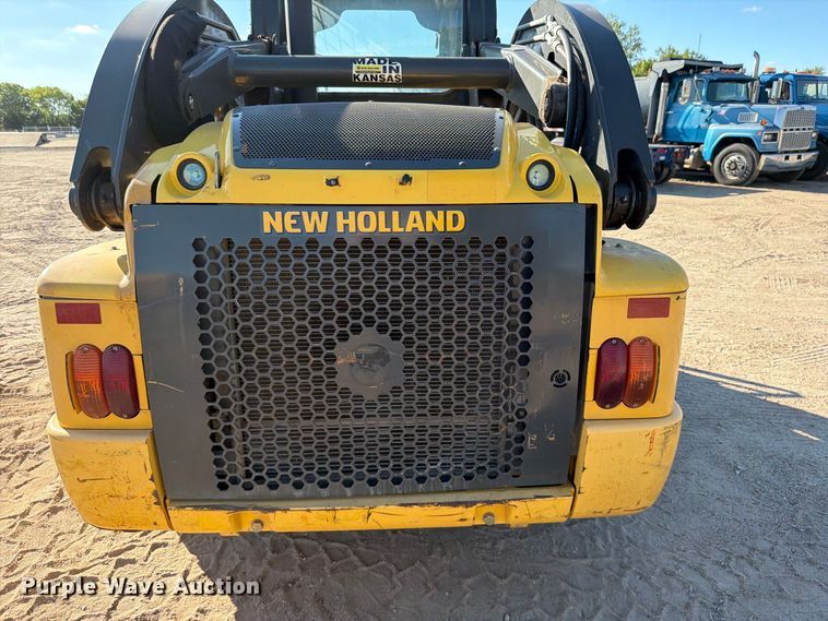 image for item FK3772 2016 New Holland L228 skid steer loader