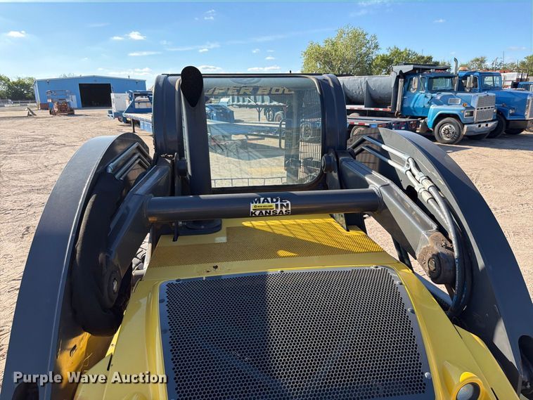 image for item FK3772 2016 New Holland L228 skid steer loader