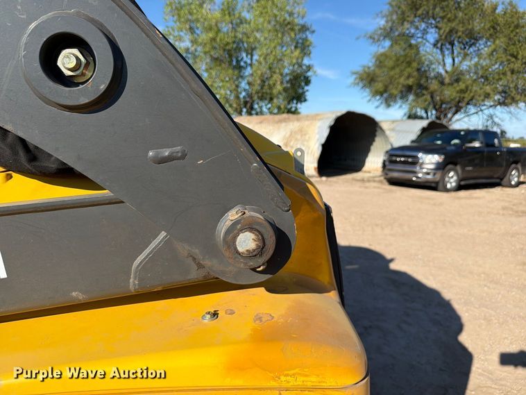 image for item FK3772 2016 New Holland L228 skid steer loader