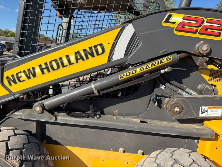 image for item FK3772 2016 New Holland L228 skid steer loader