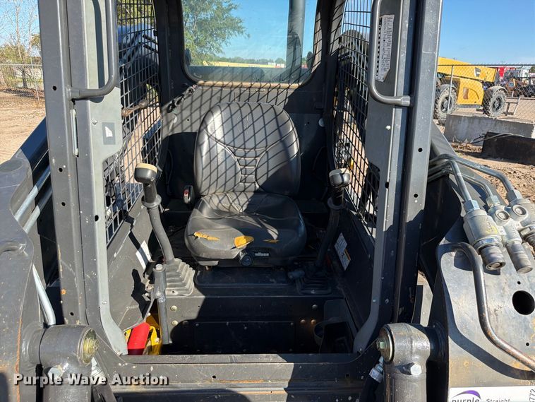 image for item FK3772 2016 New Holland L228 skid steer loader