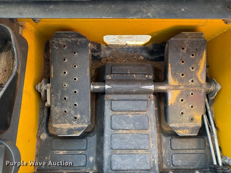 image for item FK3772 2016 New Holland L228 skid steer loader