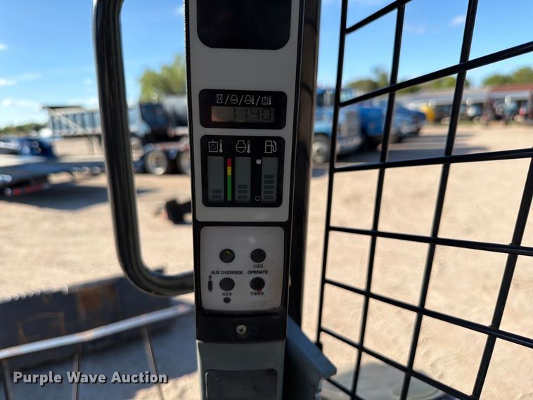 image for item FK3772 2016 New Holland L228 skid steer loader