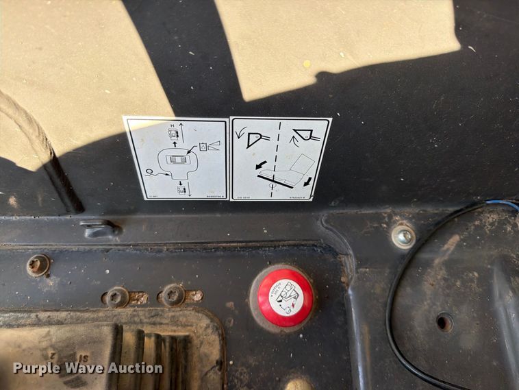 image for item FK3772 2016 New Holland L228 skid steer loader