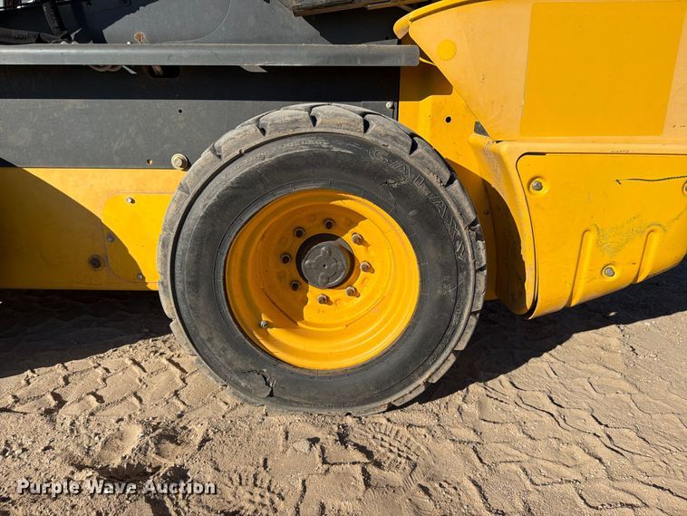 image for item FK3772 2016 New Holland L228 skid steer loader