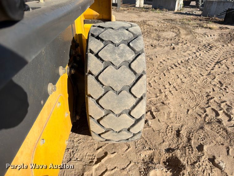 image for item FK3772 2016 New Holland L228 skid steer loader