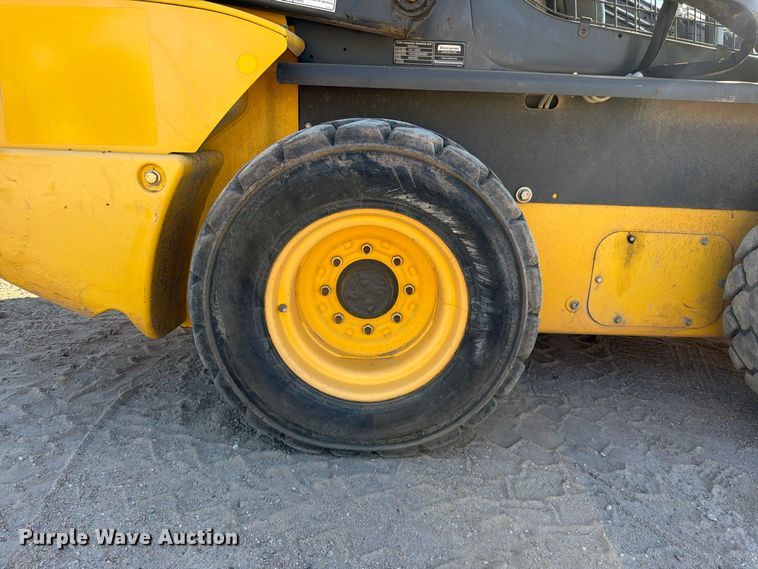image for item FK3772 2016 New Holland L228 skid steer loader