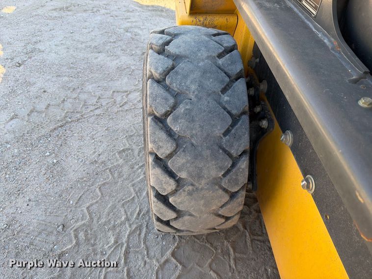 image for item FK3772 2016 New Holland L228 skid steer loader