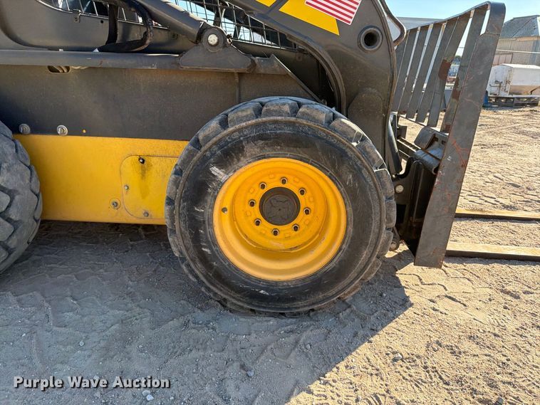 image for item FK3772 2016 New Holland L228 skid steer loader