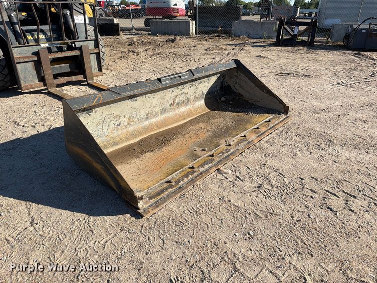 image for item FK3772 2016 New Holland L228 skid steer loader