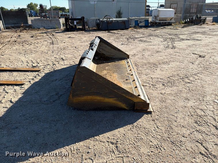 image for item FK3772 2016 New Holland L228 skid steer loader