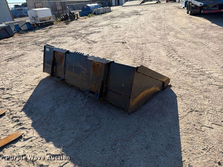 image for item FK3772 2016 New Holland L228 skid steer loader