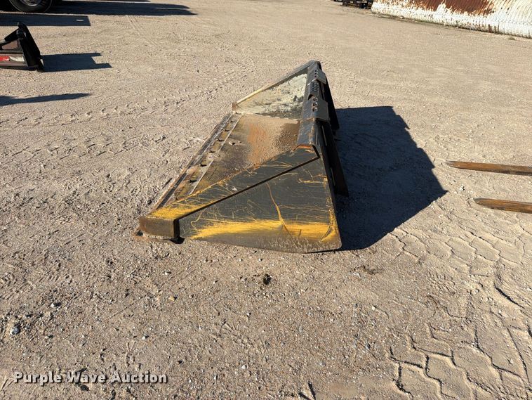 image for item FK3772 2016 New Holland L228 skid steer loader