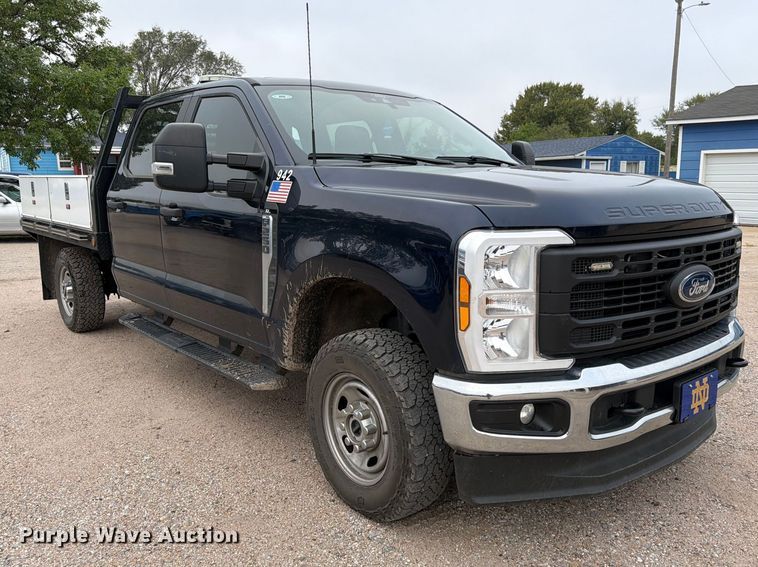 image for item FK3773 2024 Ford F250 Crew Cab flatbed pickup truck