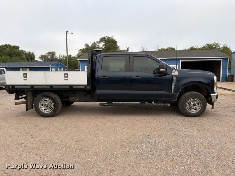 image for item FK3773 2024 Ford F250 Crew Cab flatbed pickup truck