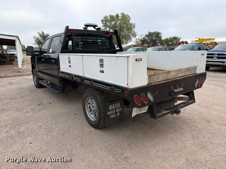 image for item FK3773 2024 Ford F250 Crew Cab flatbed pickup truck