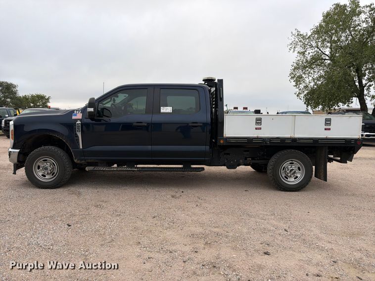image for item FK3773 2024 Ford F250 Crew Cab flatbed pickup truck