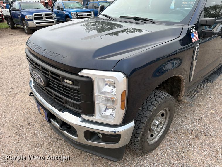 image for item FK3773 2024 Ford F250 Crew Cab flatbed pickup truck