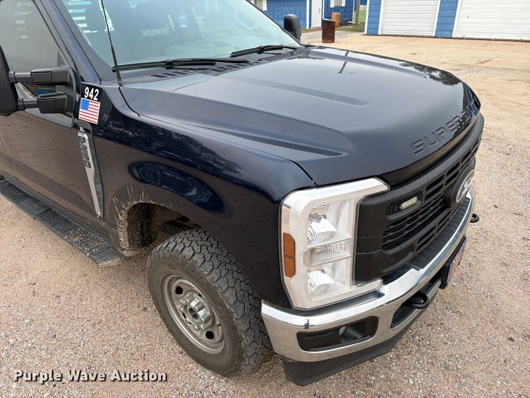 image for item FK3773 2024 Ford F250 Crew Cab flatbed pickup truck