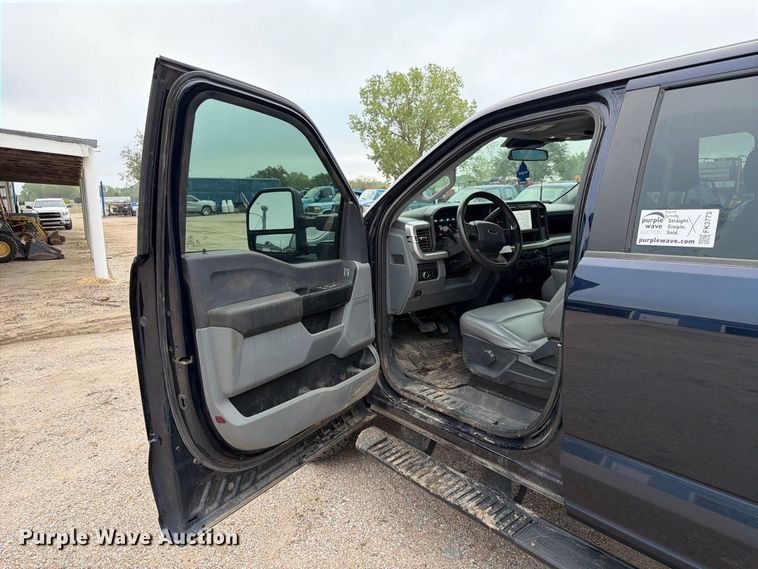 image for item FK3773 2024 Ford F250 Crew Cab flatbed pickup truck