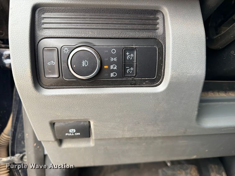image for item FK3773 2024 Ford F250 Crew Cab flatbed pickup truck