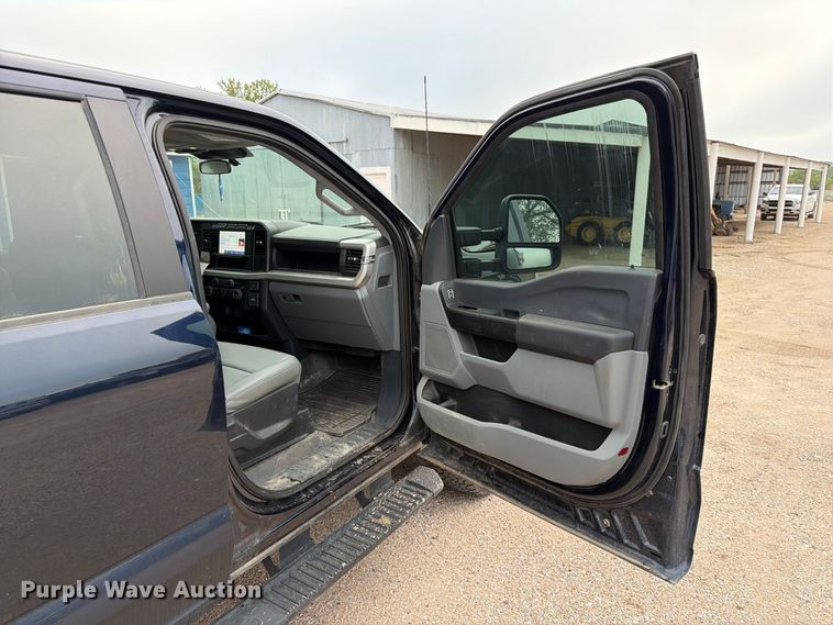 image for item FK3773 2024 Ford F250 Crew Cab flatbed pickup truck