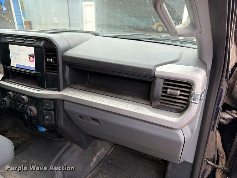 image for item FK3773 2024 Ford F250 Crew Cab flatbed pickup truck