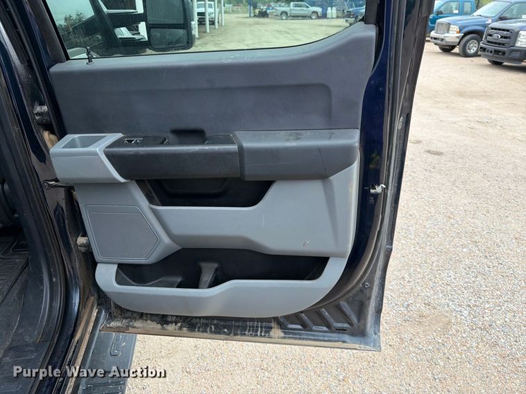 image for item FK3773 2024 Ford F250 Crew Cab flatbed pickup truck