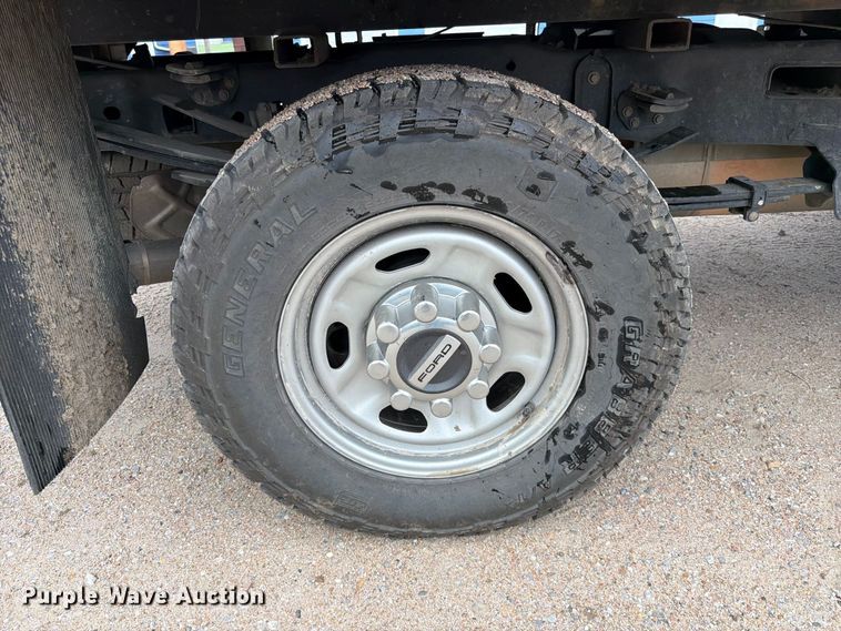image for item FK3773 2024 Ford F250 Crew Cab flatbed pickup truck
