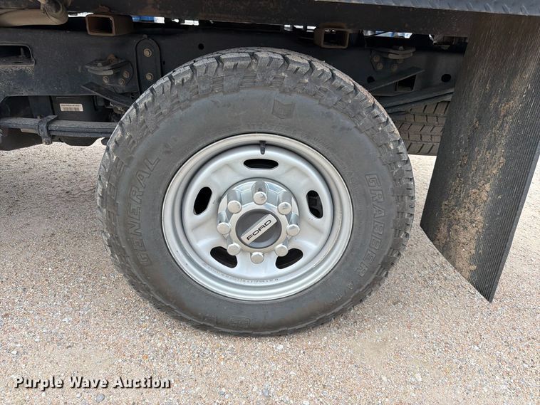 image for item FK3773 2024 Ford F250 Crew Cab flatbed pickup truck