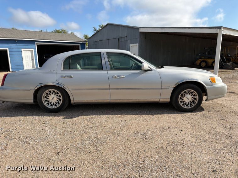 image for item FK3774 1999 Lincoln Town Car 
