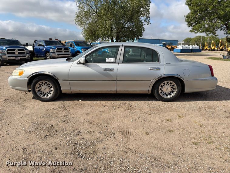 image for item FK3774 1999 Lincoln Town Car 