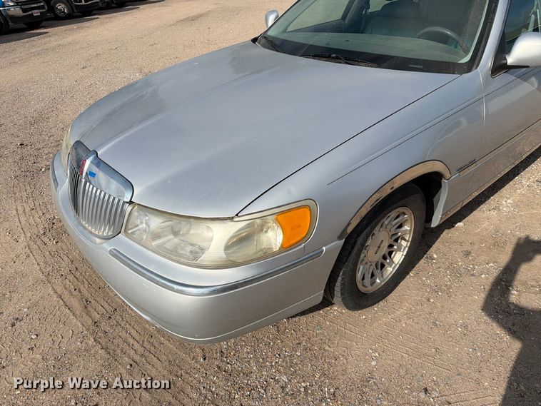 image for item FK3774 1999 Lincoln Town Car 